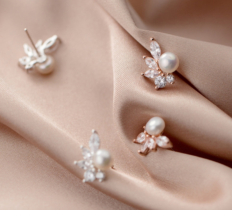 Pearl-studded leaf earrings-Jewearrings