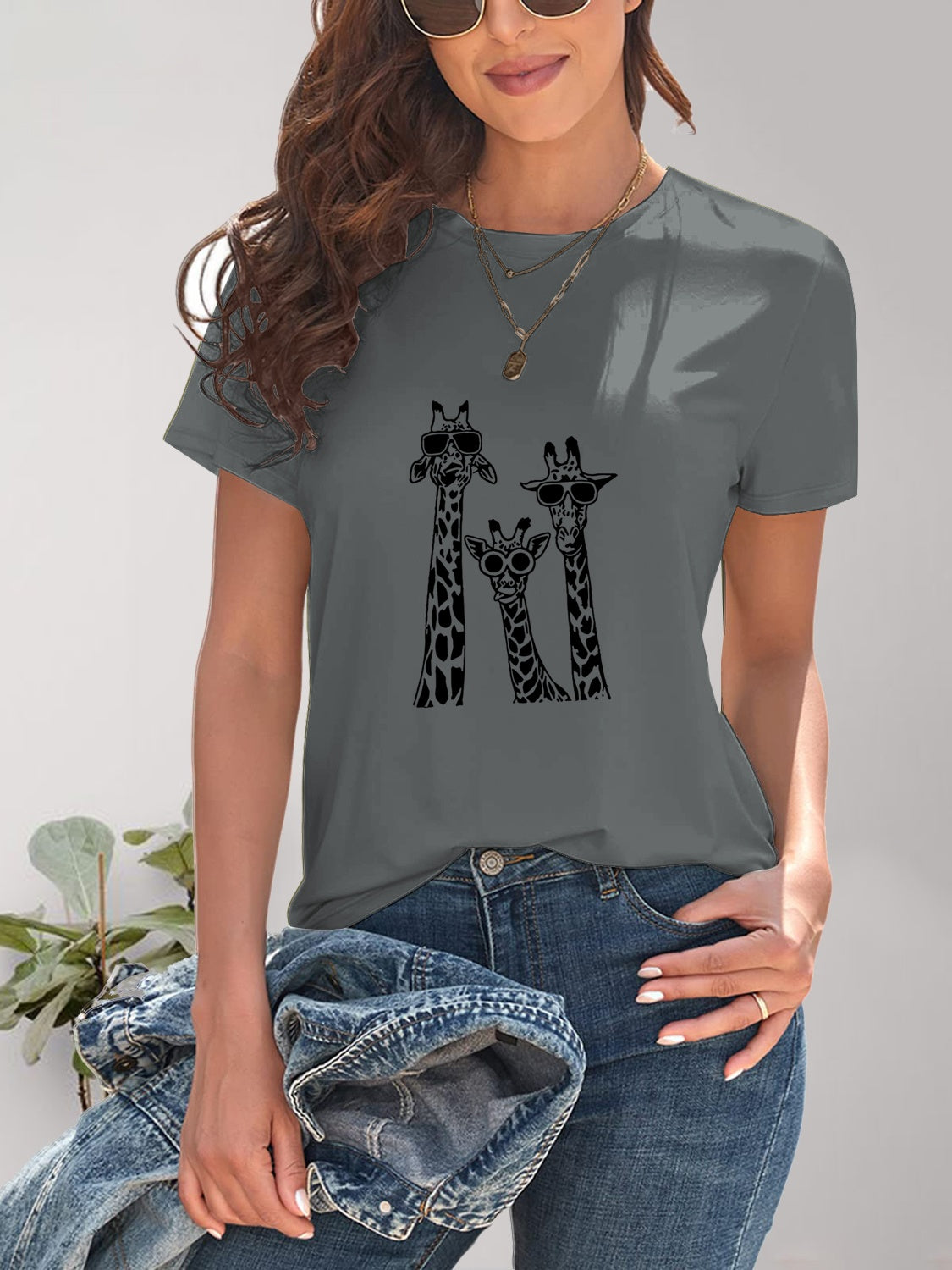 Giraffe Graphic Round Neck T-Shirt-Jewearrings