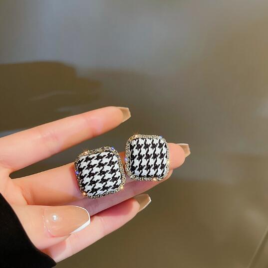 Silver Post Houndstooth Square Stud Earrings Vintage-Jewearrings