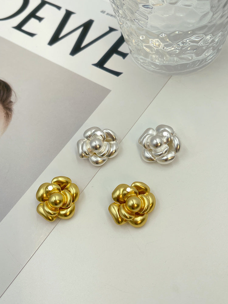 Small Fragrance Camellia Stud Earrings Retro Elegant Middle Age-Jewearrings