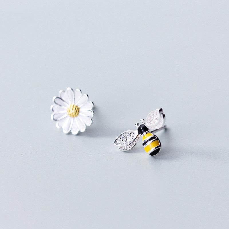 Ladies Fashion Personality Cute Little Bee Stud Earrings-Jewearrings