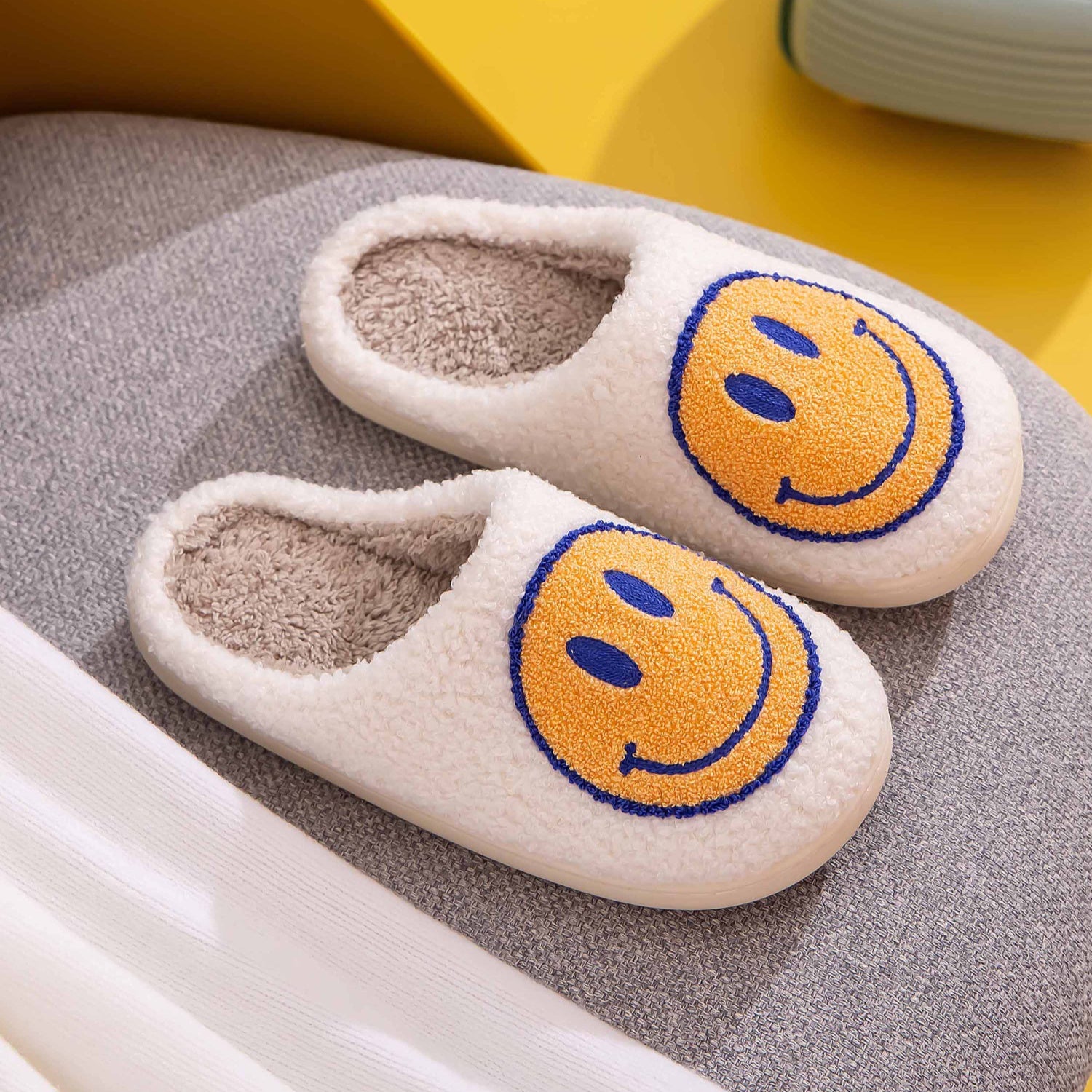 Melody Smiley Face Slippers-Jewearrings