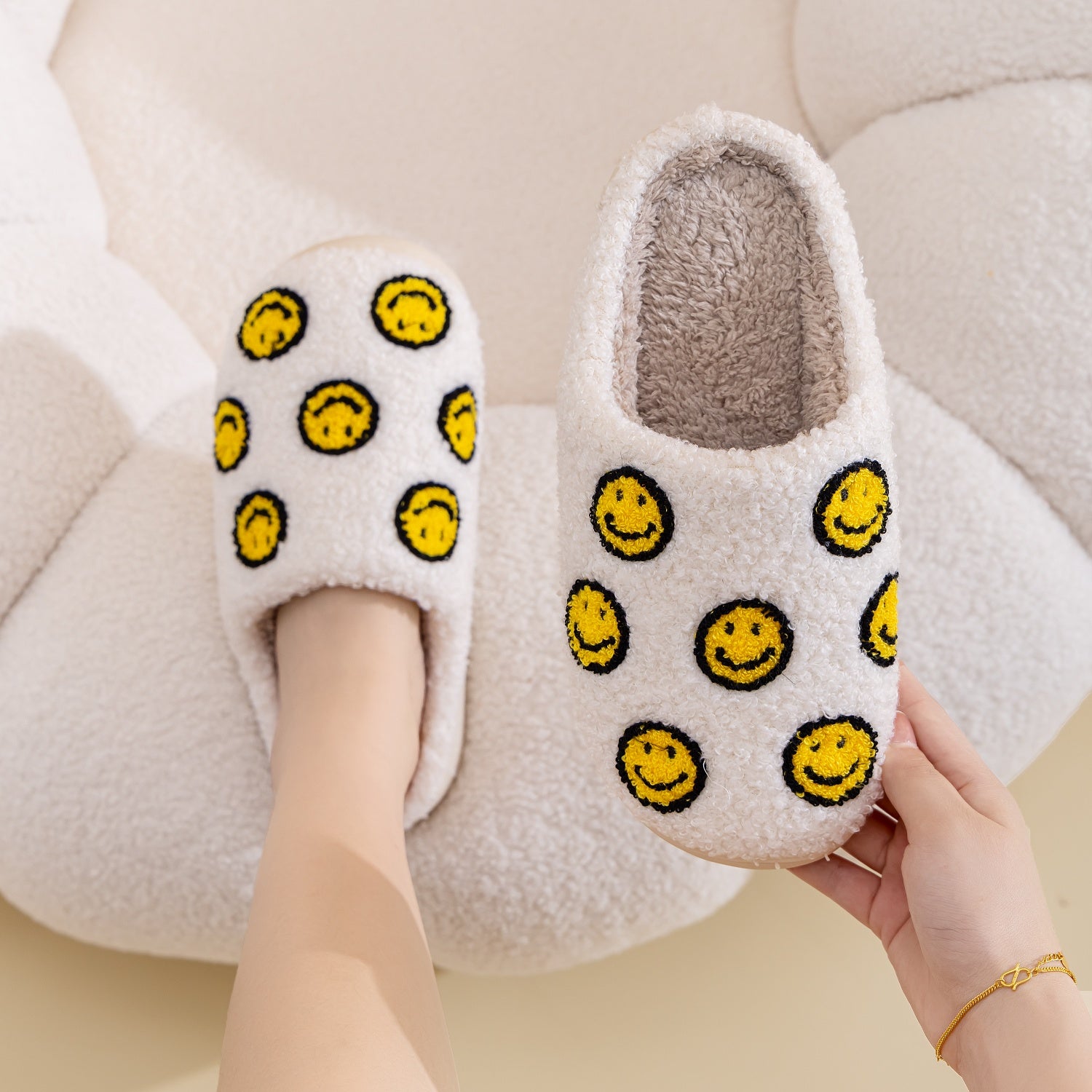 Melody Smiley Face Slippers-Jewearrings