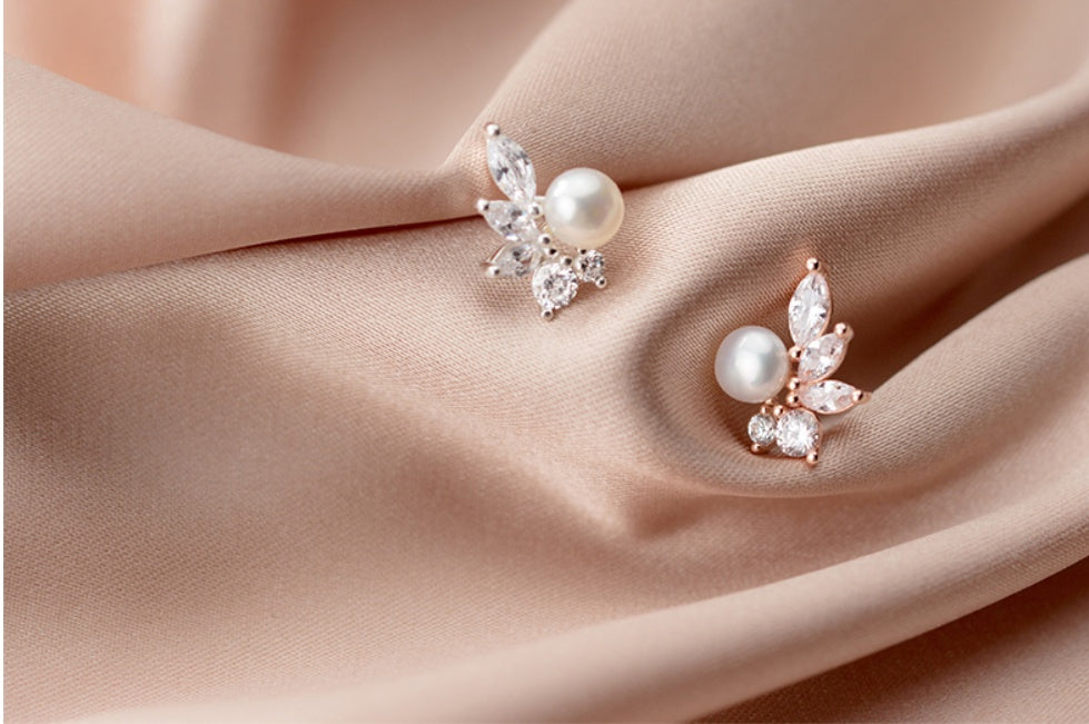 Pearl-studded leaf earrings-Jewearrings