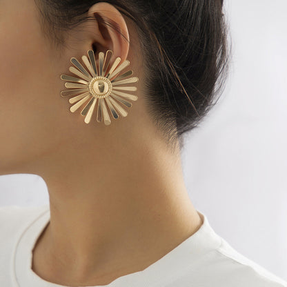 Cold Wind Exaggerated Glossy Metal Sunflower Stud Earrings-Jewearrings