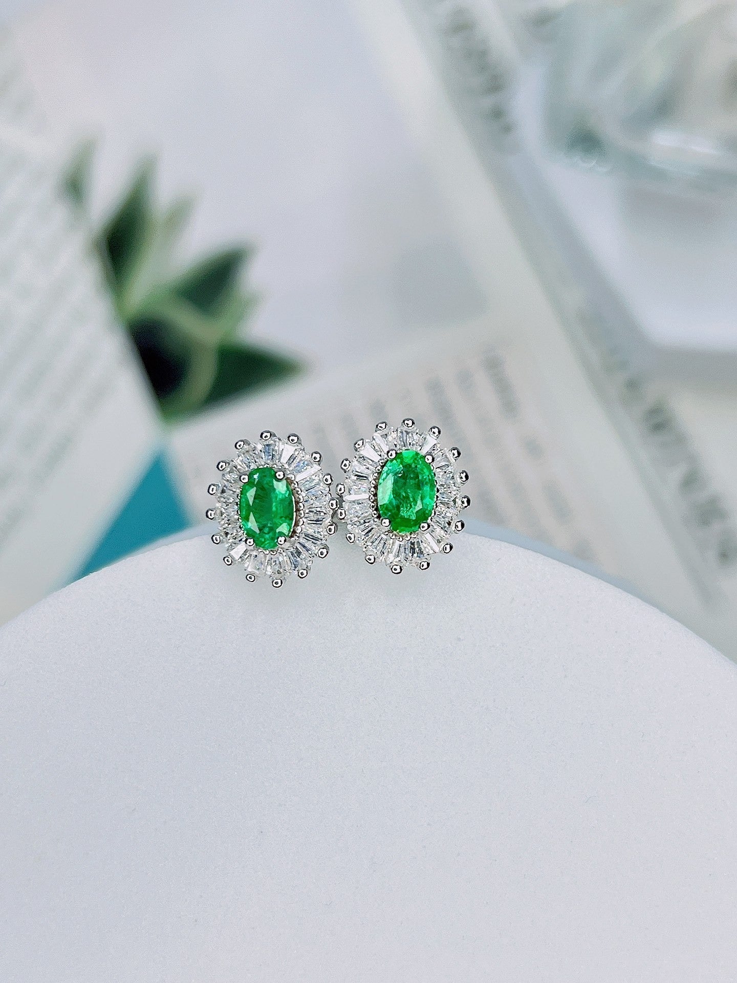 S925 Silver Natural Emerald Stud Earrings-Jewearrings