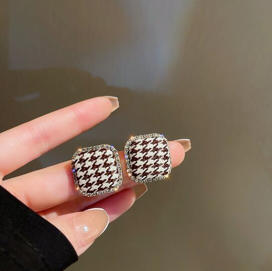 Silver Post Houndstooth Square Stud Earrings Vintage-Jewearrings