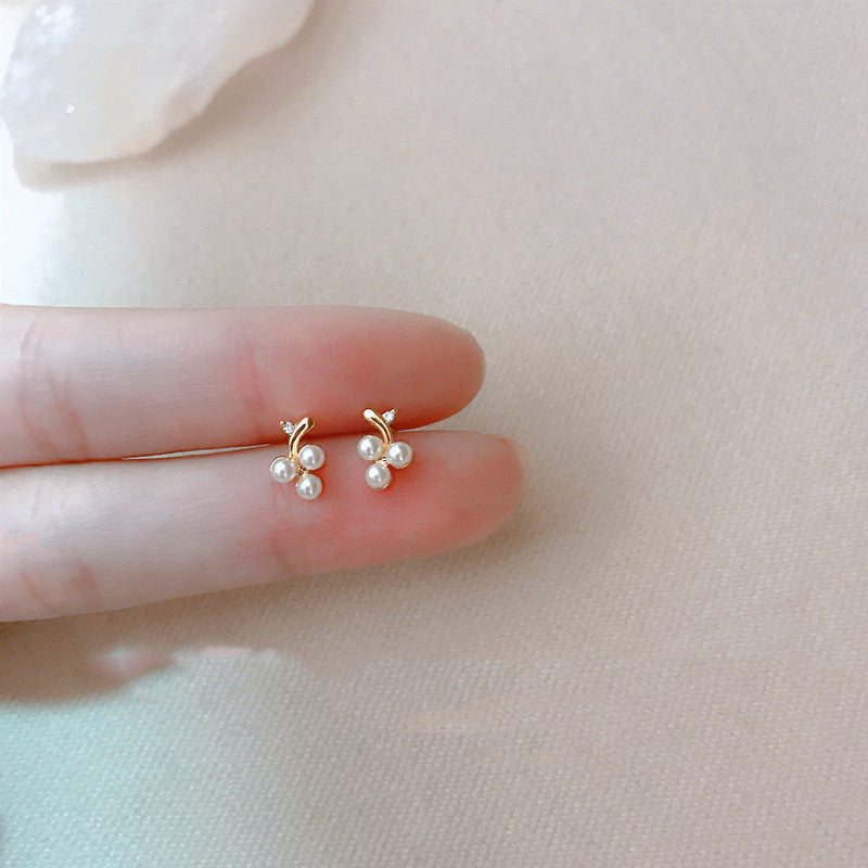 Simple Elegant Small Grape Pearl Stud Earrings Small-Jewearrings