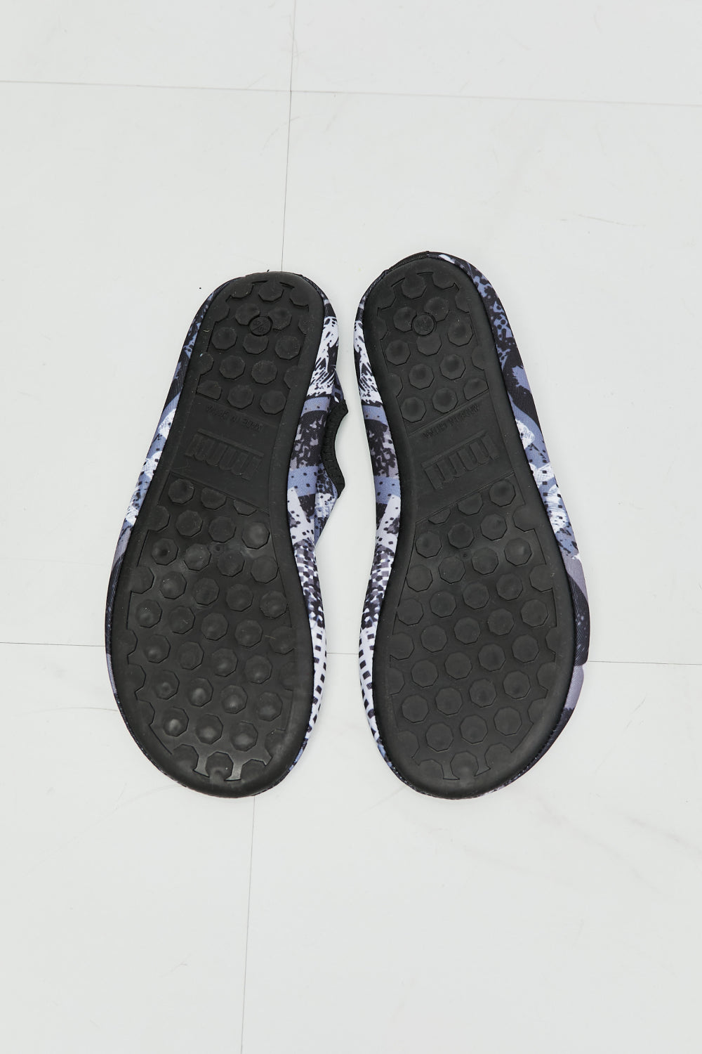 MMshoes On The Shore Water Shoes in Black Pattern-Jewearrings