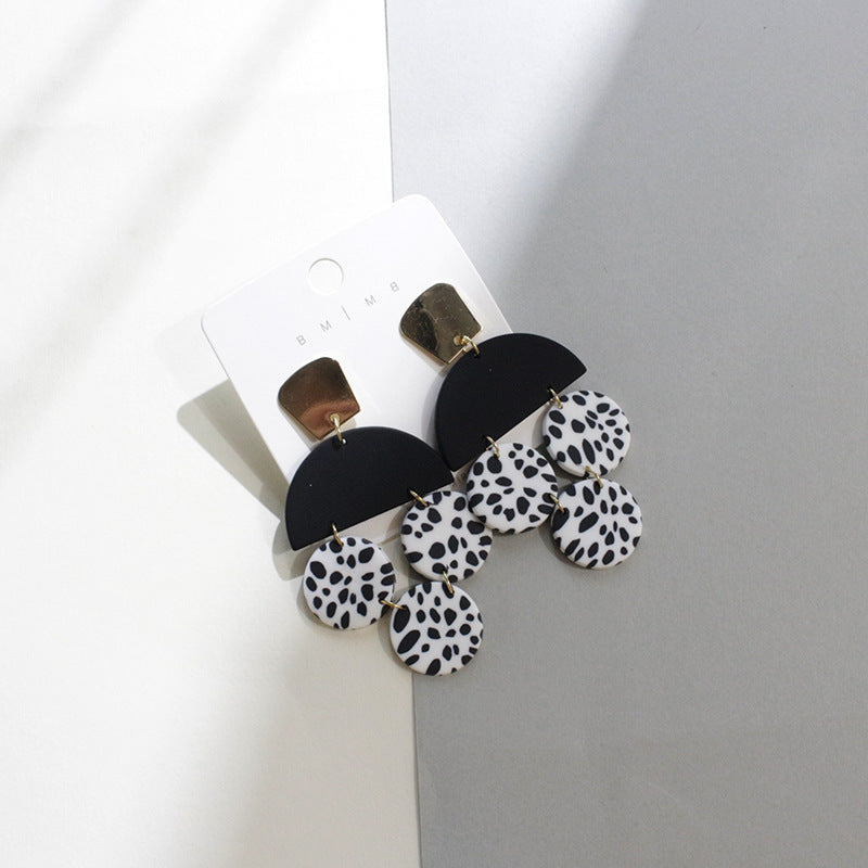 Women's Black And White Contrast Color Geometric Round Stud Earrings-Jewearrings