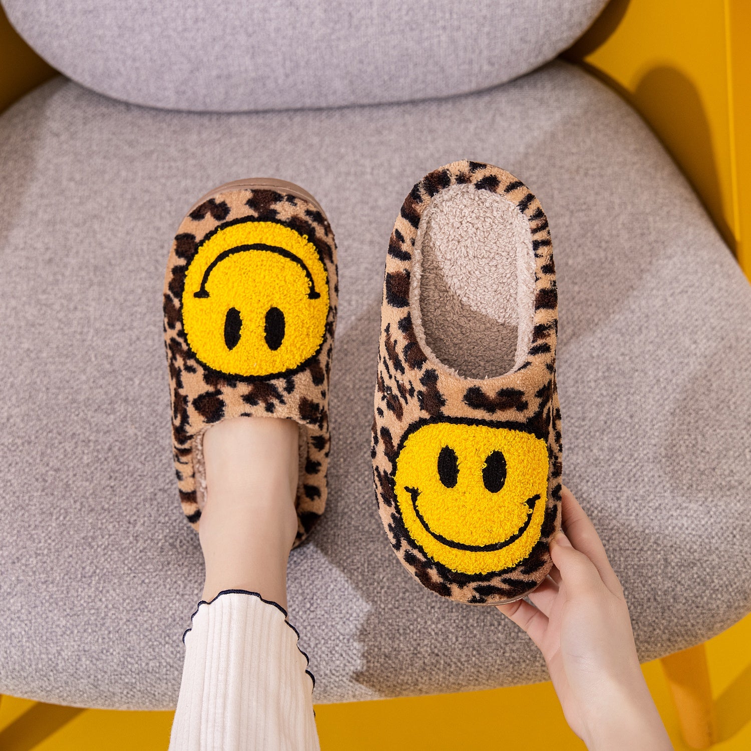 Melody Smiley Face Leopard Slippers-Jewearrings