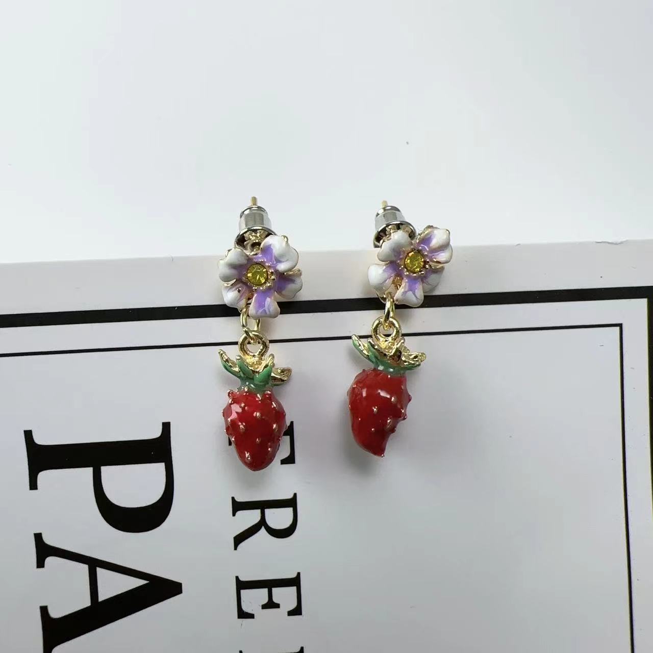 Drop Oil Strawberry Flower Stud Earrings For Women All-match And Cute-Jewearrings