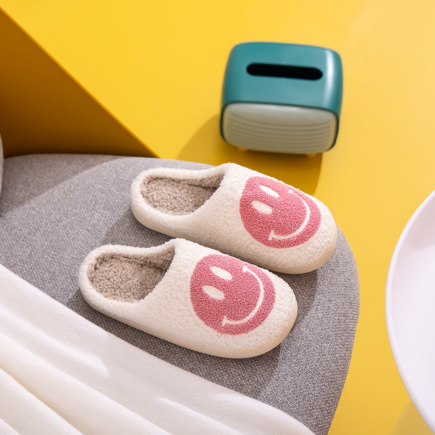 Melody Smiley Face Slippers-Jewearrings