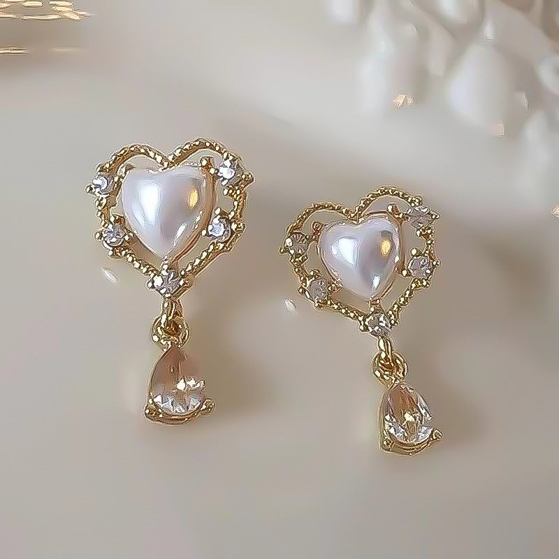 Simple Vintage Pearl Love Heart Stud Earrings-Jewearrings