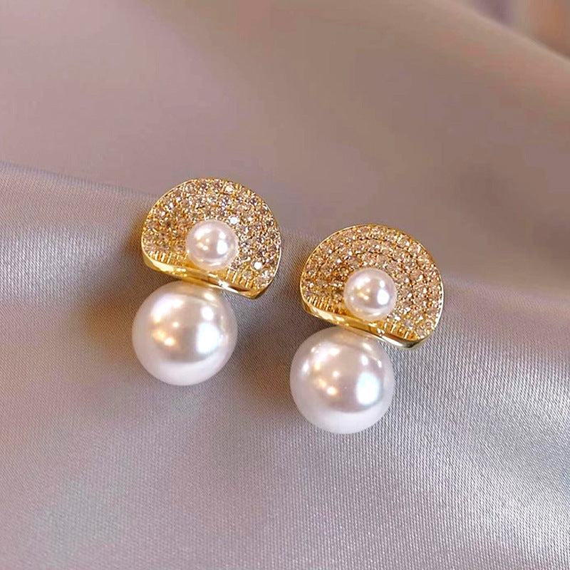 Trendy Women's Fan-shaped Pearl Stud Earrings-Jewearrings