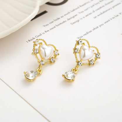 Simple Vintage Pearl Love Heart Stud Earrings-Jewearrings