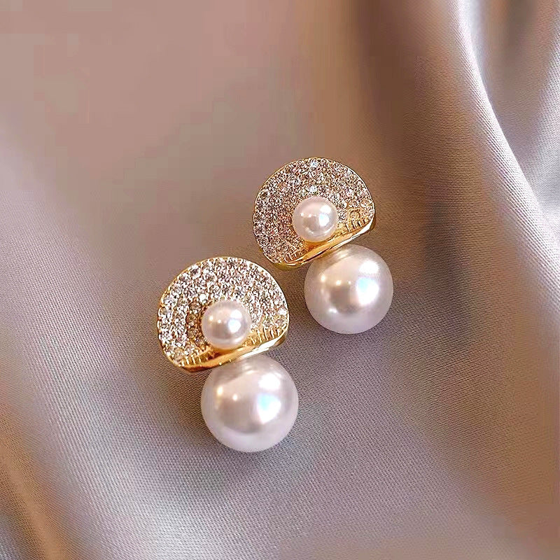 Trendy Women's Fan-shaped Pearl Stud Earrings-Jewearrings