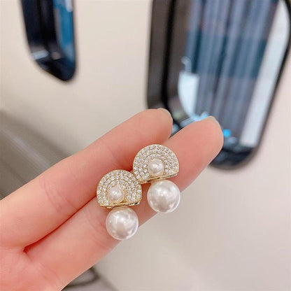 Trendy Women's Fan-shaped Pearl Stud Earrings-Jewearrings