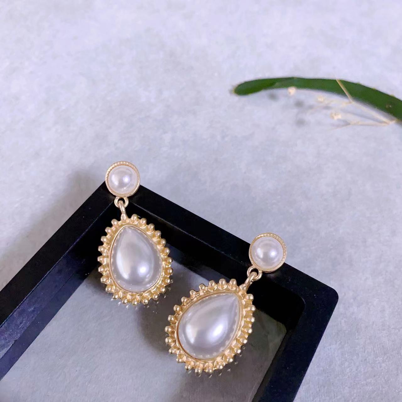 Sterling Silver Needle Hong Kong Style Retro Pearl Stud Earrings Elegant Water-drop Eardrops-Jewearrings