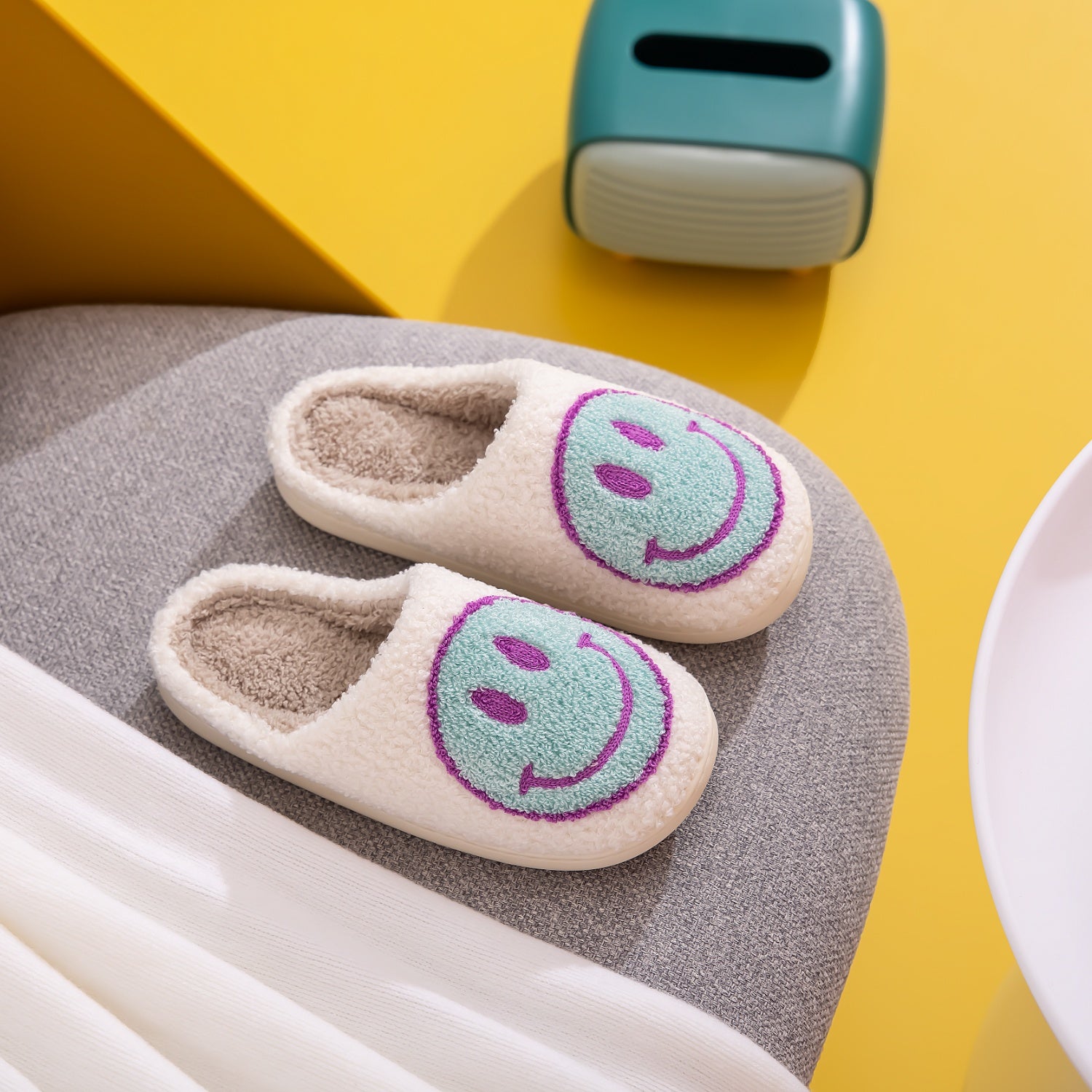 Melody Smiley Face Slippers-Jewearrings