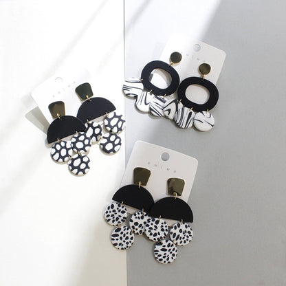 Women's Black And White Contrast Color Geometric Round Stud Earrings-Jewearrings