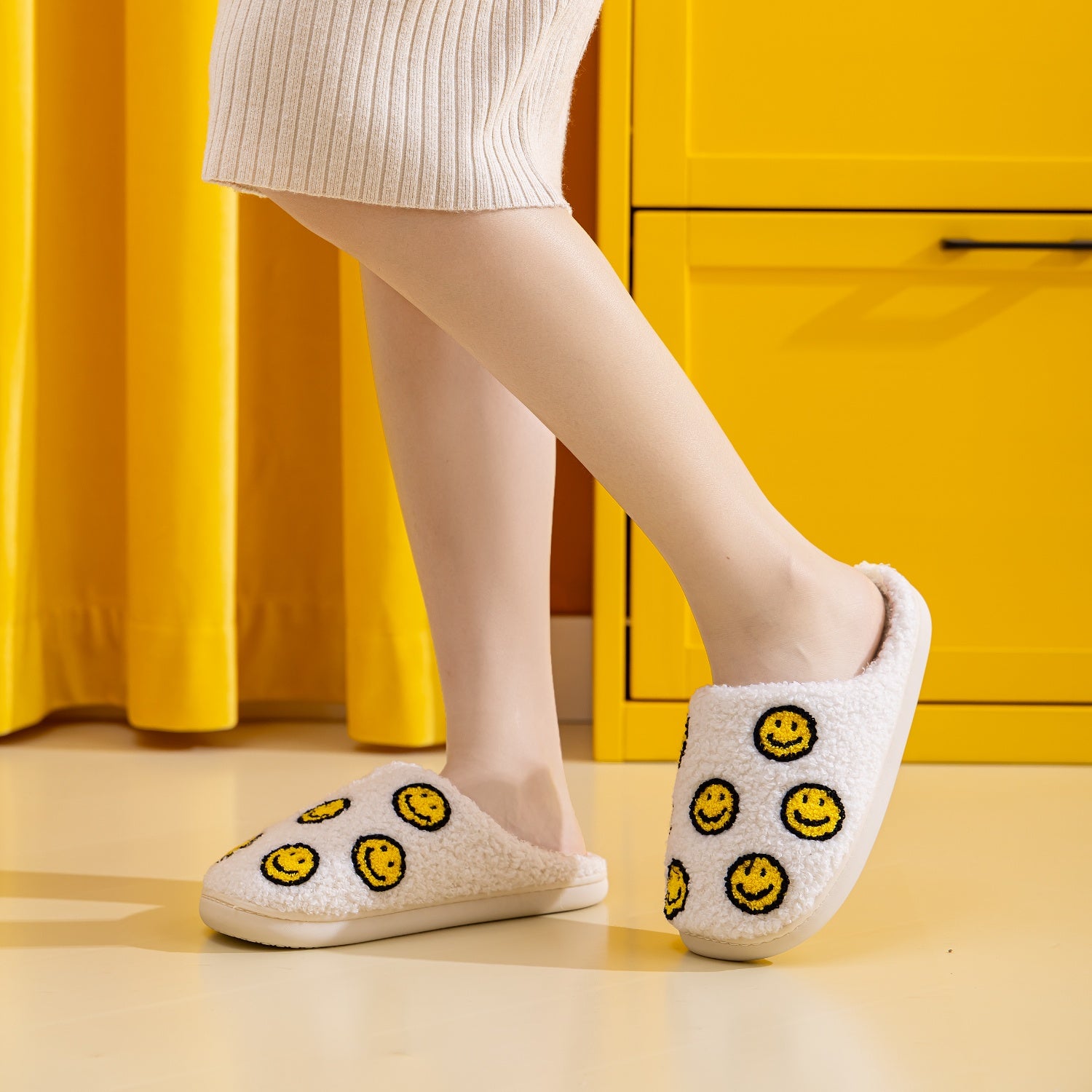 Melody Smiley Face Slippers-Jewearrings