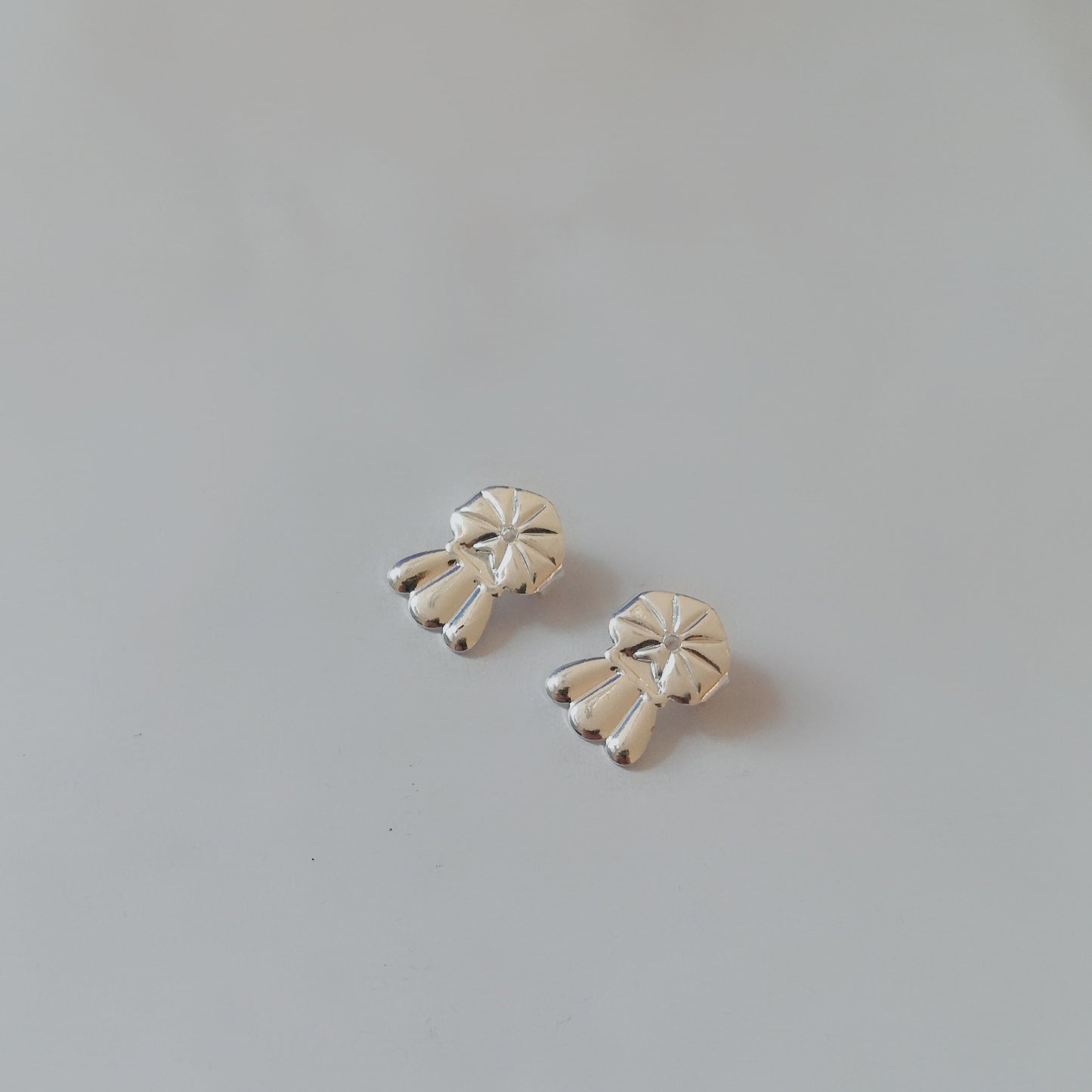 Popular Magic Stud Earrings Aid Creative Stud Earrings Buckle Lift Holder Butterfly TV Stud Earring Clip-Jewearrings