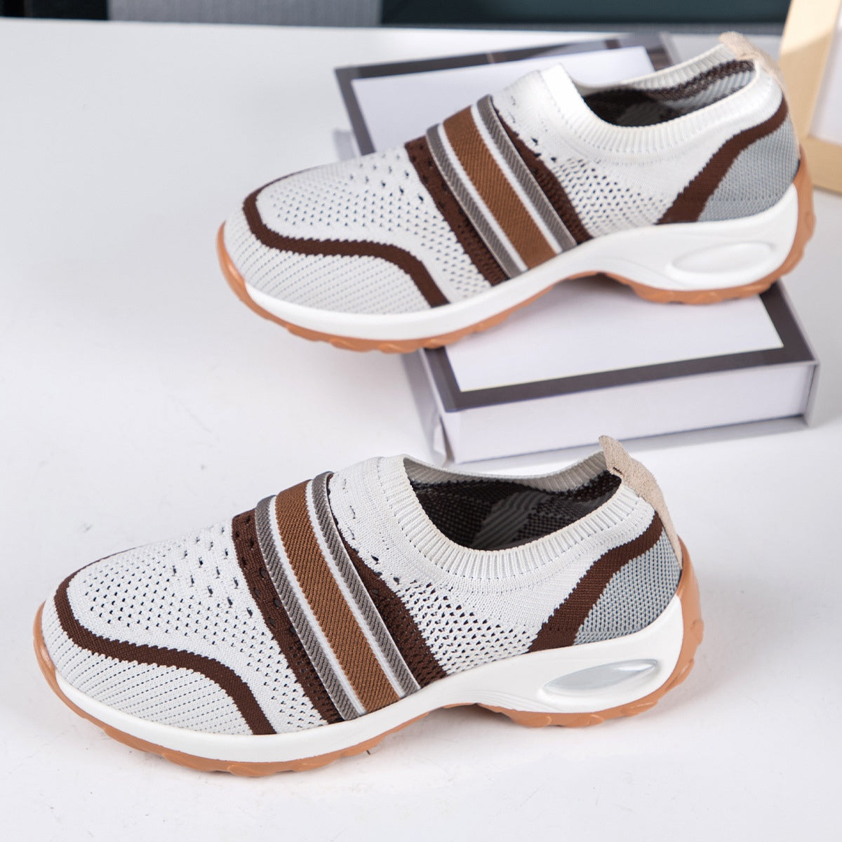 Breathable Round Toe Sneakers-Jewearrings