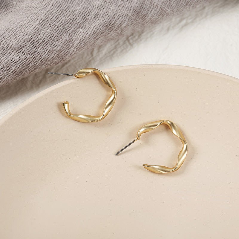 Alloy Hoop Earrings Women's Golden Noble Bohemian Trinkets-Jewearrings