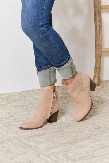 East Lion Corp Block Heel Point Toe Ankle Boots-Jewearrings