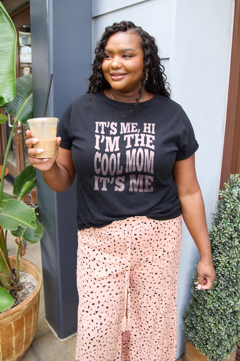 Simply Love Full Size IT'S ME,HI I'M THE COOL MOM IT'S ME Round Neck T-Shirt-Jewearrings