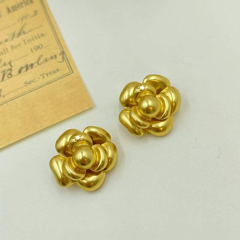 Small Fragrance Camellia Stud Earrings Retro Elegant Middle Age-Jewearrings