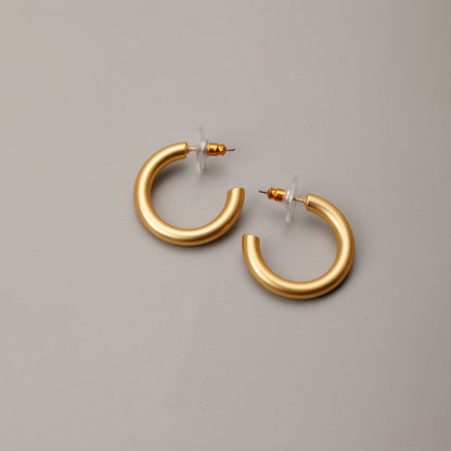 European And American Simple Atmospheric Circle Stud Earrings-Jewearrings