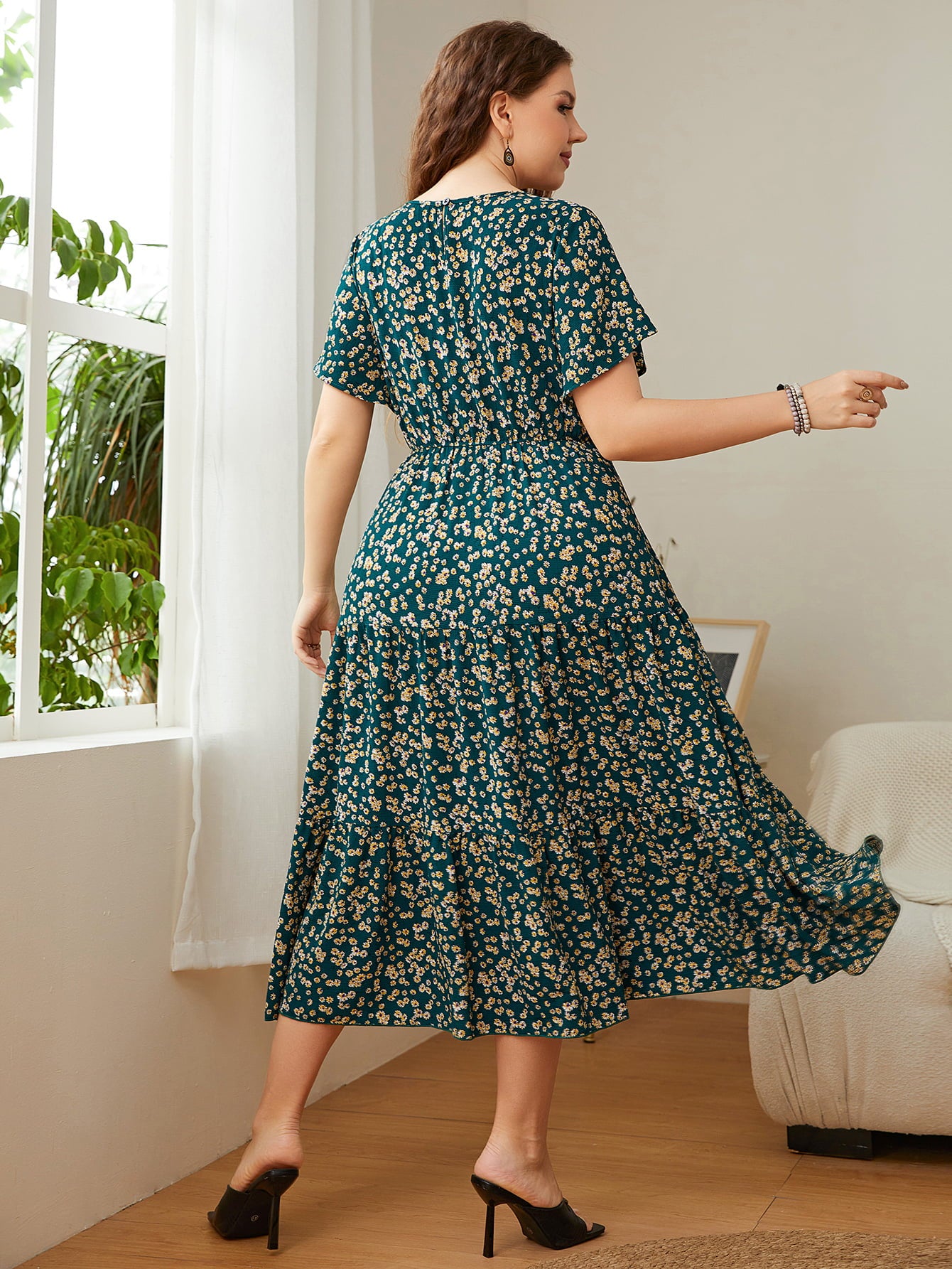 Plus Size Floral Round Neck Short Sleeve Midi Dress-Jewearrings