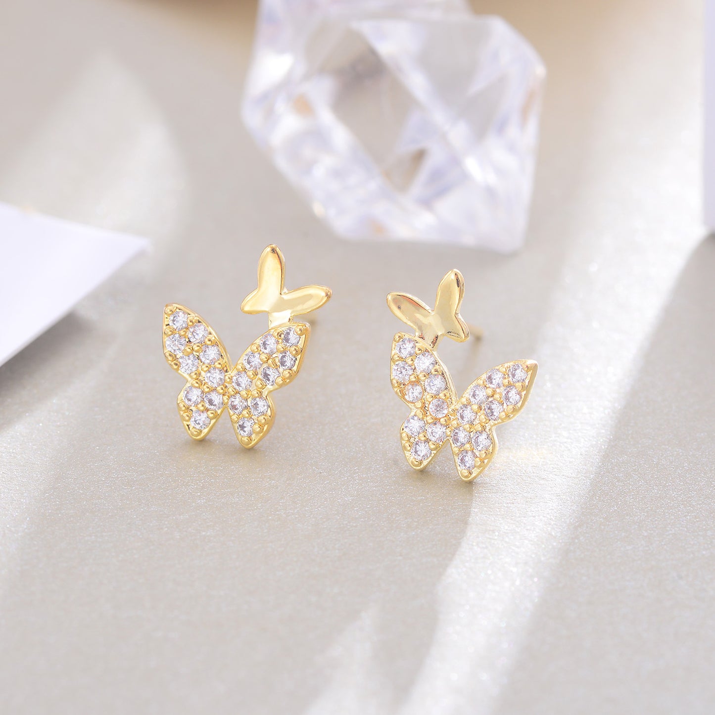 European And American Temperament Fashion And Popular Butterfly Stud Earrings-Jewearrings