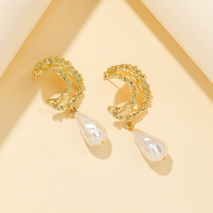 Baroque Drop-shaped Pearl Bump Moon Earrings-Jewearrings