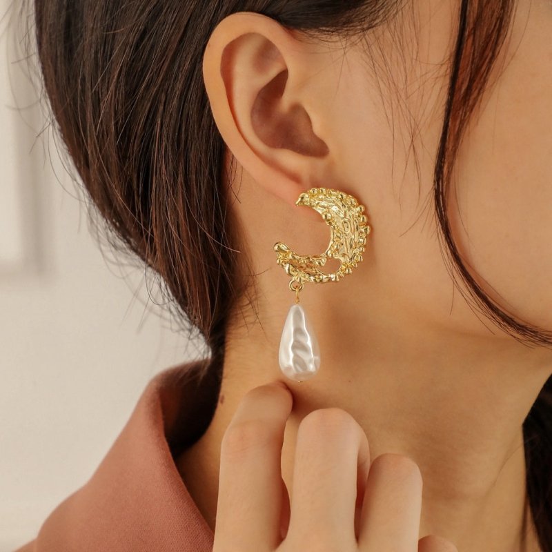 Baroque Drop-shaped Pearl Bump Moon Earrings-Jewearrings