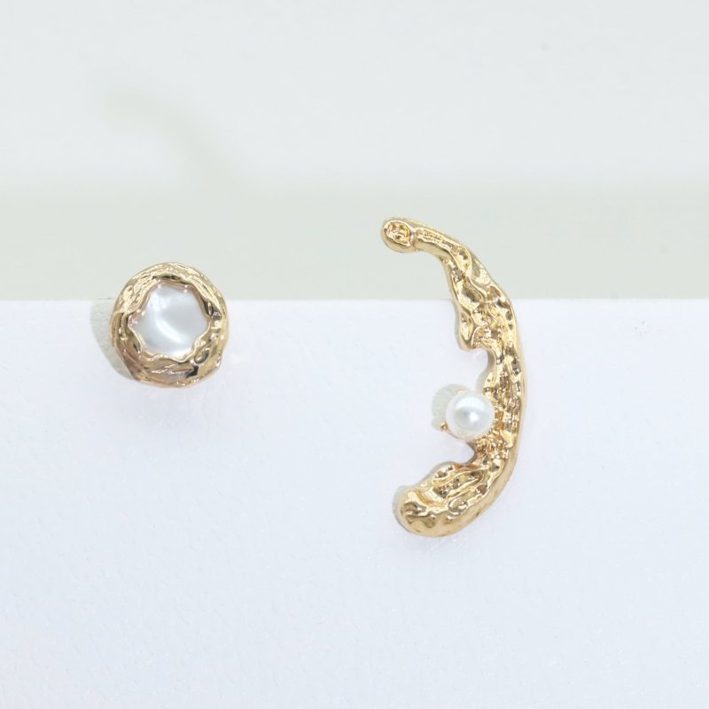 Baroque Imitation Pearl Asymmetric Earrings-Jewearrings