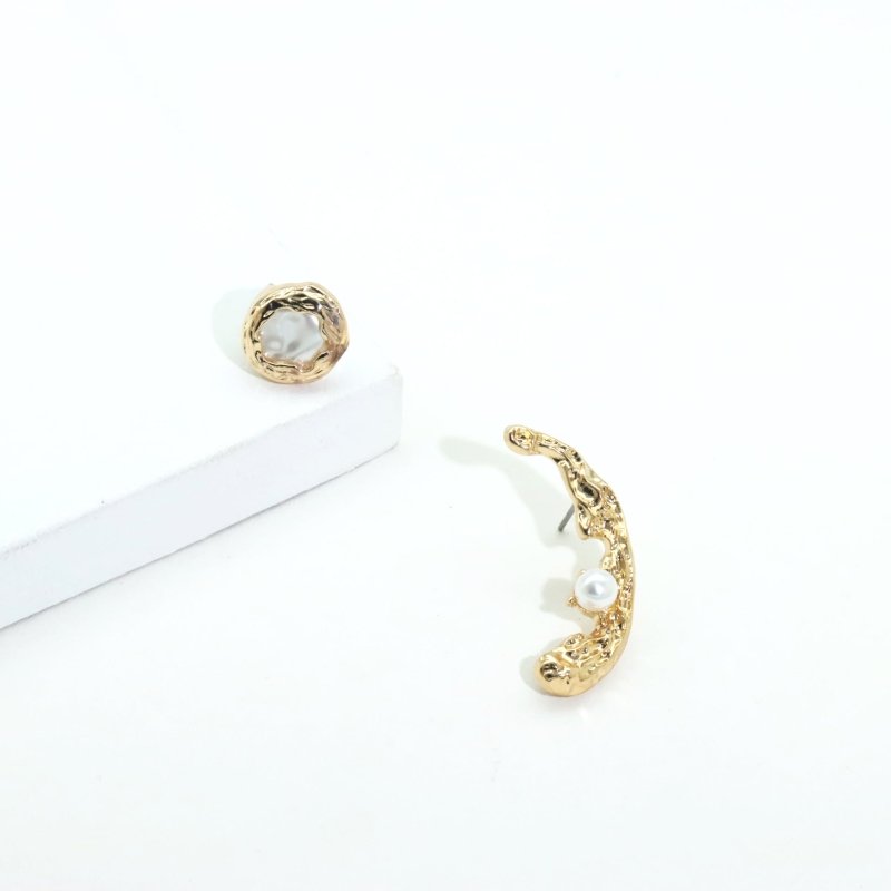 Baroque Imitation Pearl Asymmetric Earrings-Jewearrings