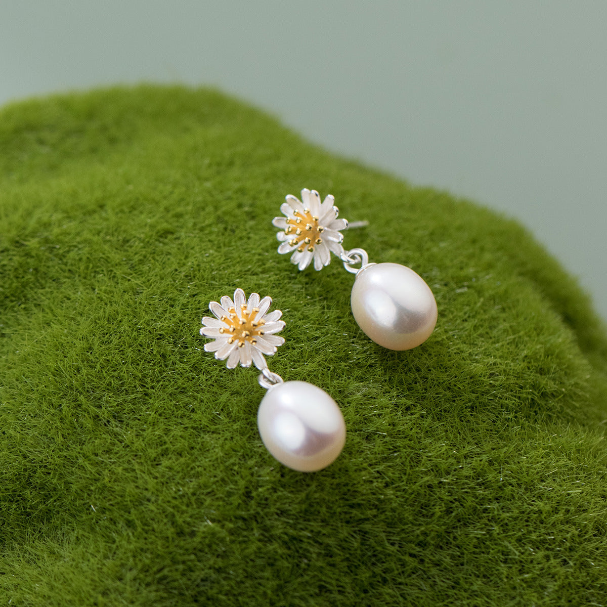 Ladies Fashion Little Daisy Pearl Earrings-Jewearrings