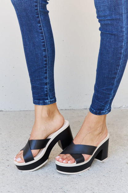 Weeboo Cherish The Moments Contrast Platform Sandals in Black-Jewearrings