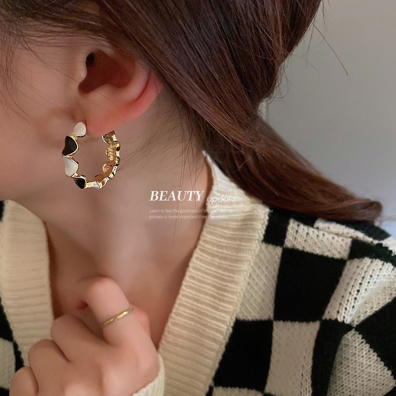 Black And White Love Heart Drop Oil C-shaped Hoop Earrings-Jewearrings