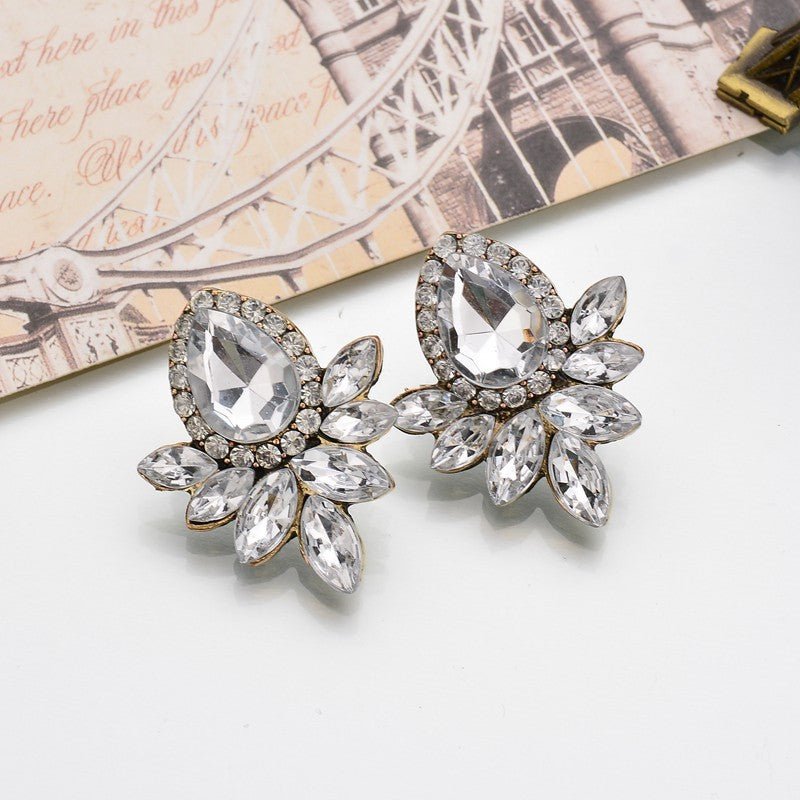 Black flower-shaped diamond stud earrings-Jewearrings