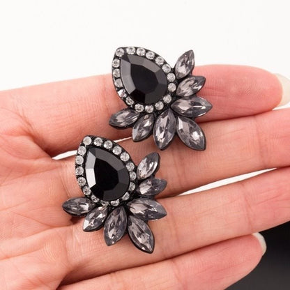 Black flower-shaped diamond stud earrings-Jewearrings