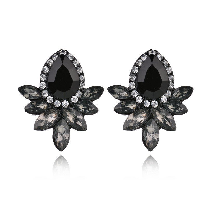 Black flower-shaped diamond stud earrings-Jewearrings