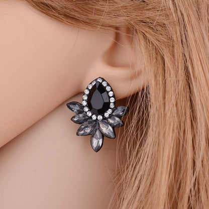 Black flower-shaped diamond stud earrings-Jewearrings