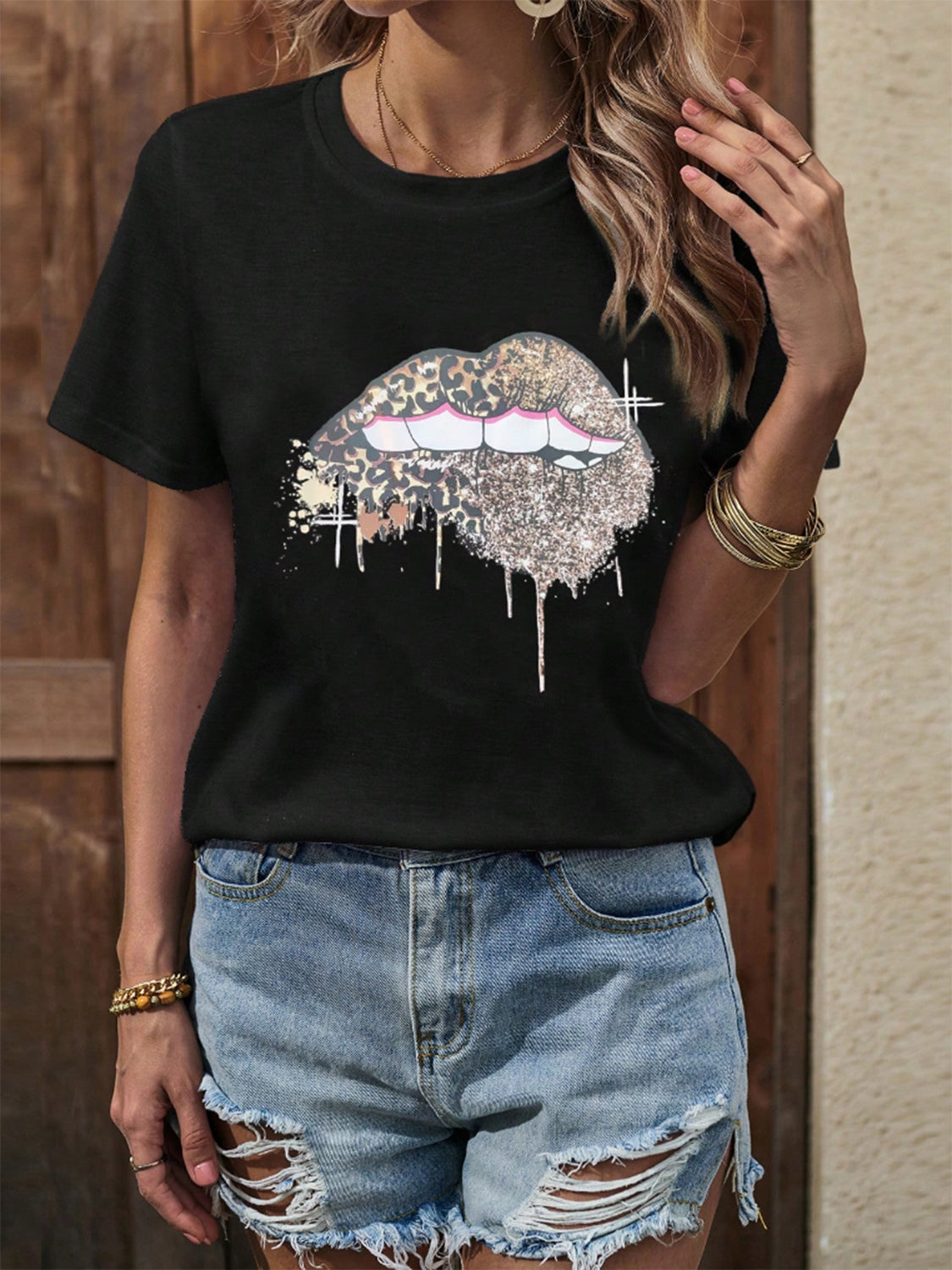 Lip Graphic Round Neck T-Shirt-Jewearrings