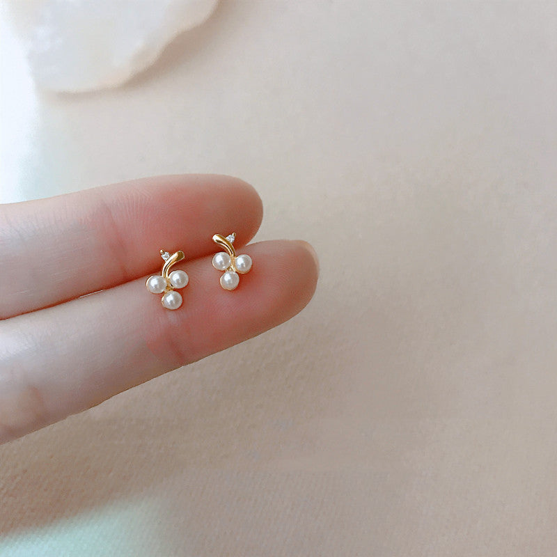 Simple Elegant Small Grape Pearl Stud Earrings Small-Jewearrings