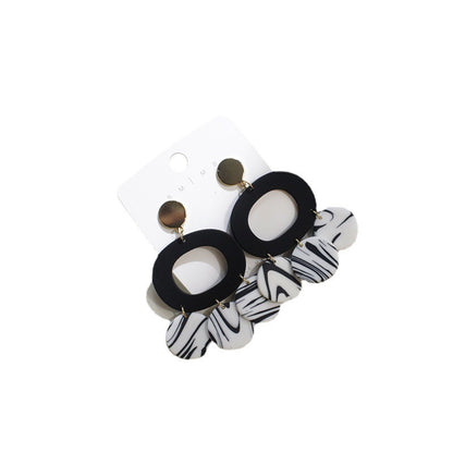 Women's Black And White Contrast Color Geometric Round Stud Earrings-Jewearrings