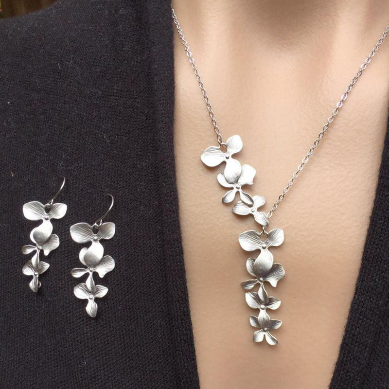 Women's Fashion Silver Petals Necklace And Earrings Suite-Jewearrings